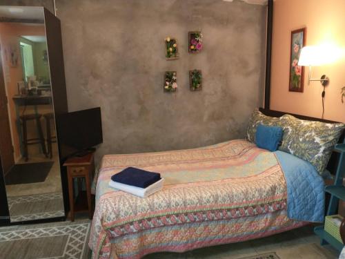 Cozy ground floor rooms at the heart of Jackson Heights in Queens, USA