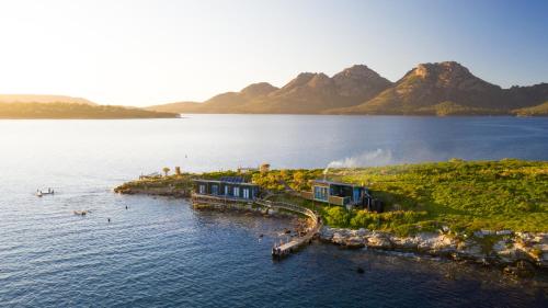 Picnic Island, Coles Bay