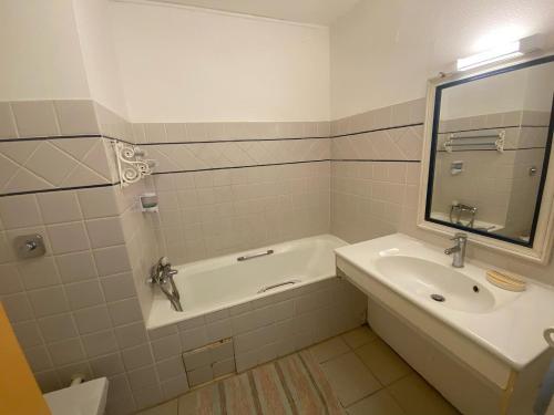 Bathroom, APPARTEMENT AMARYLLIS 2 a 3 min de la PLAGE Pointe Marin in Sainte-Anne
