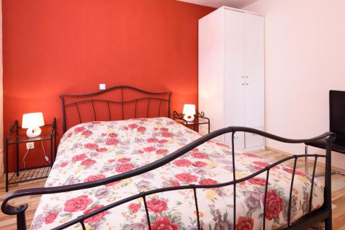 Apartments Salona - image 4