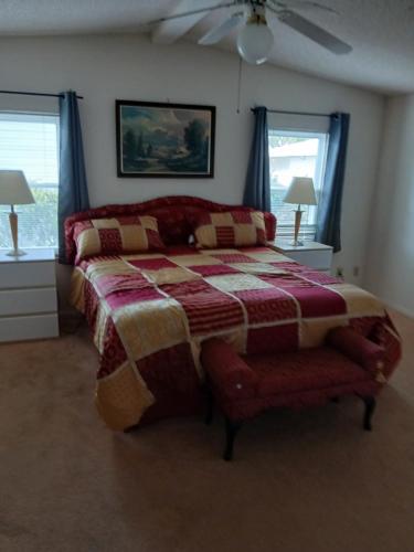 House close to everything in เลดี้ เลค (FL)