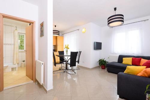 Apartments Salona - image 8