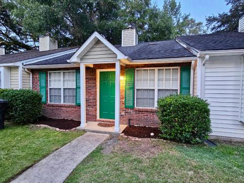 Pristine Elegance meets Chic Charm! in Perkins