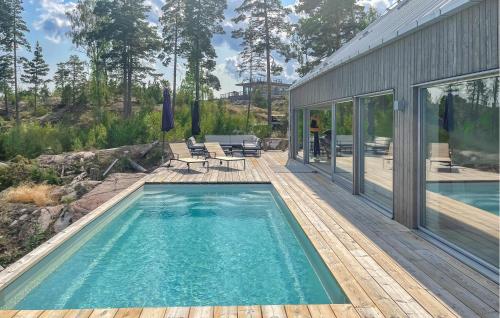 Úszómedence, Beach Front Home In Åkersberga With Sauna (Beach Front Home In Akersberga With Sauna) in Laggarsvik