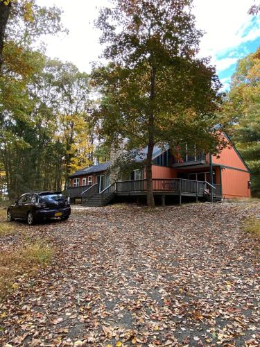 Paradise Uncovered Chalet Near Lake