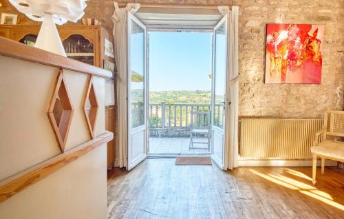 virtuve, Gorgeous Home In Marnac in Marnac