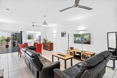 Cairns City Apartments - Tap to explore photos