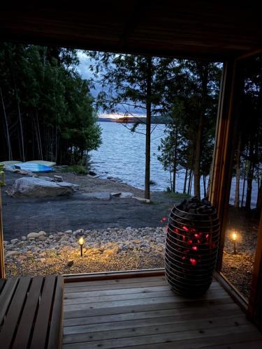 Waterfront Algonquin Retreat,Hot Tub & Sauna in Barrys Bay (ON)