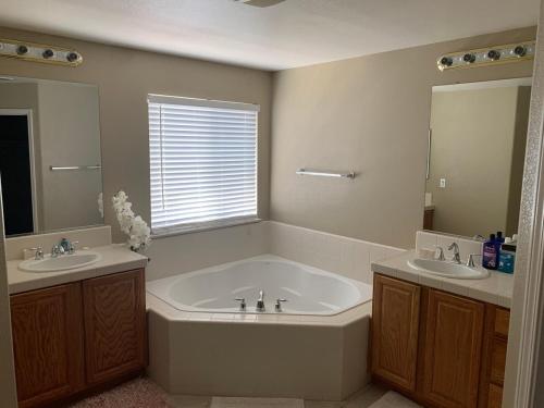 Furnished five bedroom and gated community in Patterson