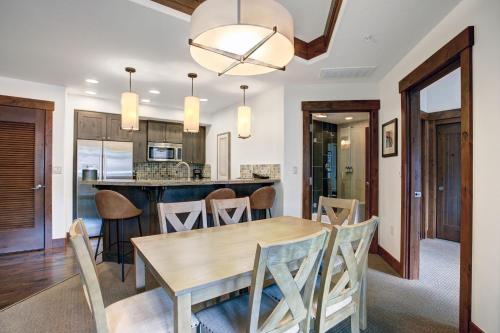 Kitchen, Exclusive Slopeside Luxury at Peak 8, Ski In-Ski Out with Hot Tub and Pools in Four O'Clock