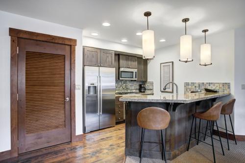 Kitchen, Exclusive Slopeside Luxury at Peak 8, Ski In-Ski Out with Hot Tub and Pools in Four O'Clock