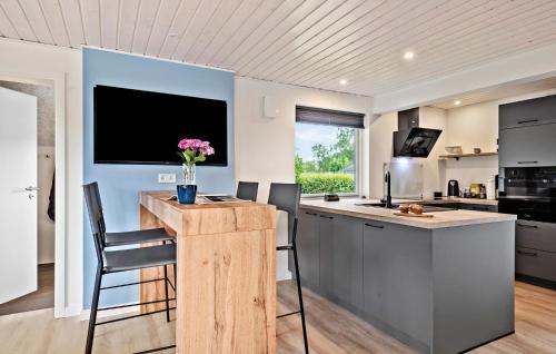 Kitchen, Beautiful Home In Sydals With Sauna in Skovby