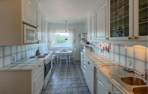 Konyha, 3 Bedroom Amazing Home In Farsund in Farsund
