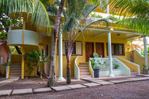 Bejárat, Sea Eye Hotel - Tropical Building in Utila