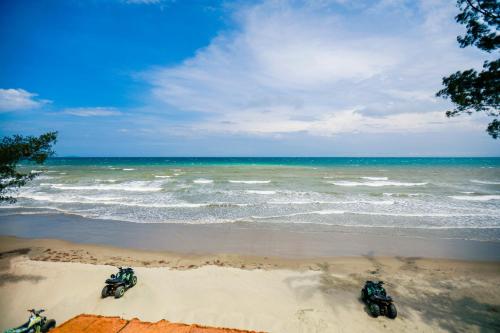 ALAYA BEACH CLUB  in Kota Belud