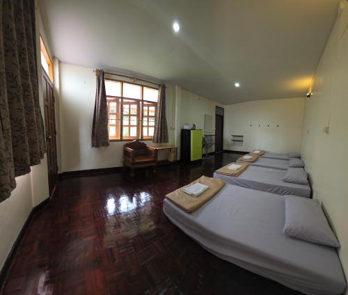 P.L.P Guesthouse - Mae Hong Son - 발코니/테라스