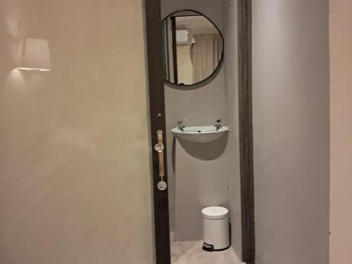 One-Bedroom Apartment image 3