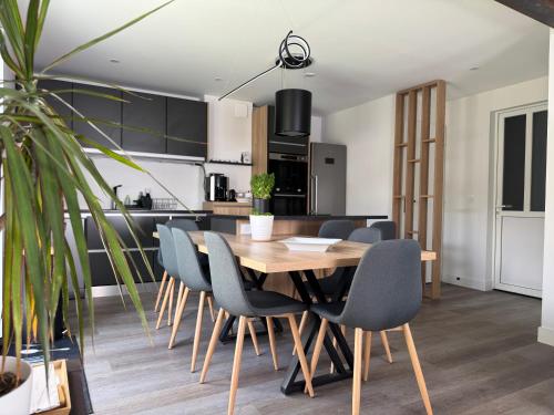 Kitchen, Le Clos Les Brunes in Limoges