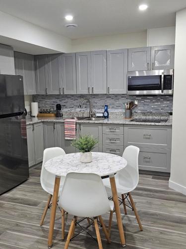Stylish, Fully furnished Brand-New suite, Regina (foto 4)