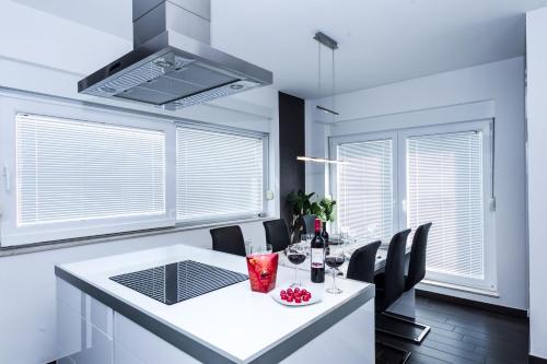 Apartment Sunny Spell with free parking and garden 1