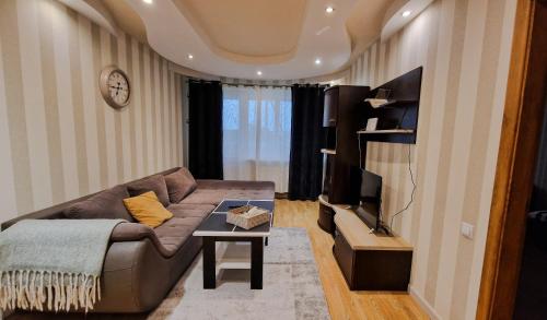 gedeelde lounge/tv-ruimte, Erdvus 3 kambarių butas Ventos 22 (Erdvus 3 kambariu butas Ventos 22) in Mazeikiai