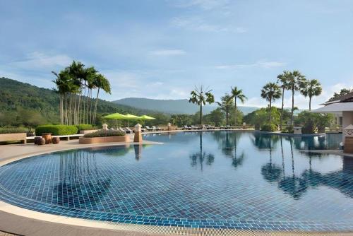 Royal Hills Golf Resort and Spa near Lan Rak Waterfall