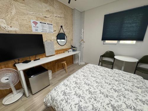 Family Room image 10