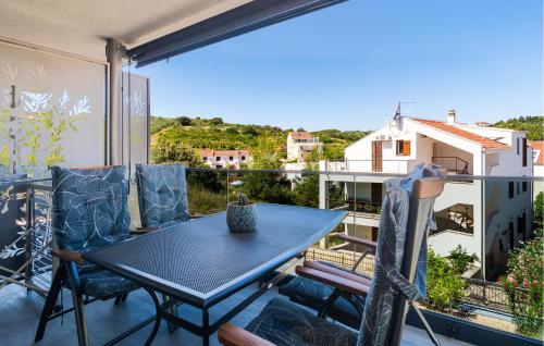 1 Bedroom Lovely Apartment In Sutivan