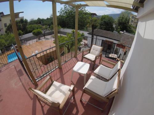 Зовнішній вигляд готелю, Terrazza sul Vesuvio con piscina in Терциньйо