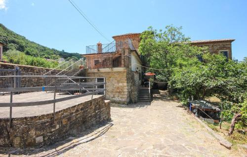 Viesnīcas āriene, 1 Bedroom Beautiful Apartment In Serramezzana in Serramezzana