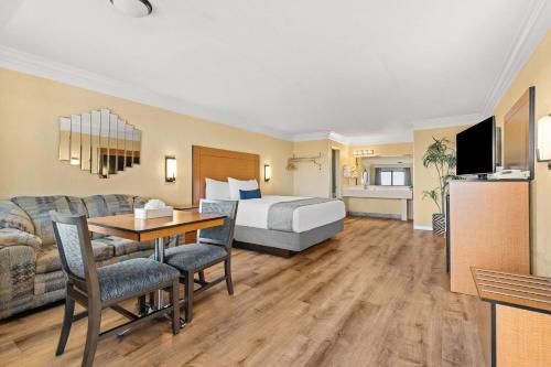 Travelodge by Wyndham San Clemente Beach - image 7