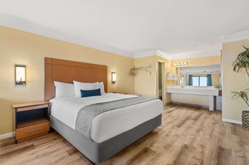 ทราเวลลอดจ์ ซาน เคลเมนเต บีช (Travelodge by Wyndham San Clemente Beach) in ซานเคลเมนเต (CA)