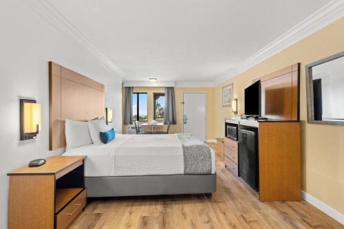Travelodge by Wyndham San Clemente Beach - image 10