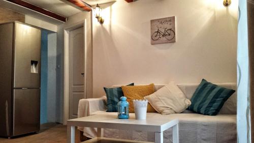 Three-Bedroom Apartment with Balcony image 10