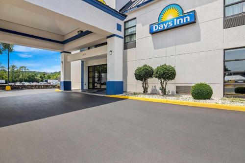 Days Inn by Wyndham Salem - image 6