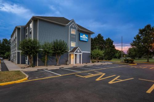 Microtel Inn and Suites - Salisbury - image 12