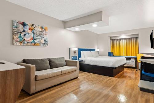 Microtel Inn and Suites - Salisbury Room Type - King Suite - Non-Smoking