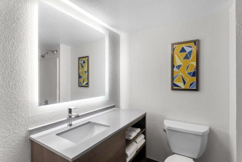 Comfort Suites Austin Airport in Austin, USA
