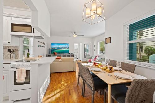 Condo by the Beach King Beds Lush Patio w BBQ Breakers Key One H0MES, Fort Lauderdale (zdjęcie 5)