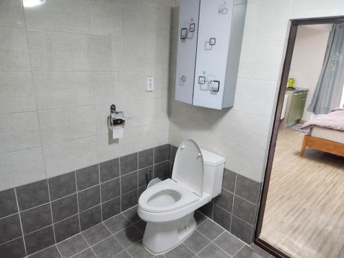 Deluxe Family Suite image 6