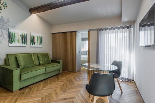 One-Bedroom Apartment image 5