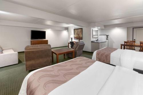 Quality Inn & Suites Conference Center and Water Park - image 7