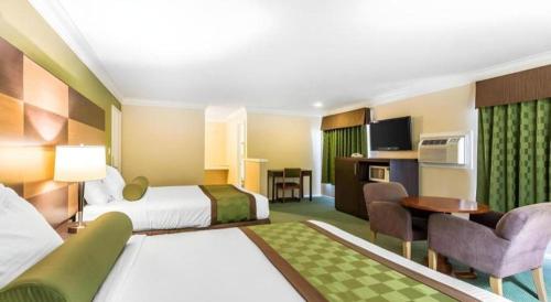 Rodeway Inn & Suites Canyon Lake-Menifee West in Canyon Lake, USA
