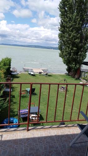 2 bedrooms, 4 beds