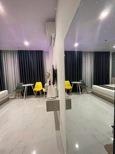 The Luxury Hotel 