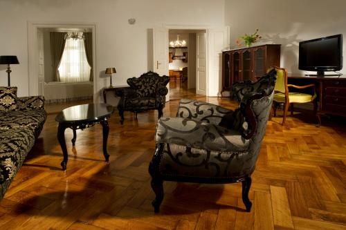 room detail thumbnail 1