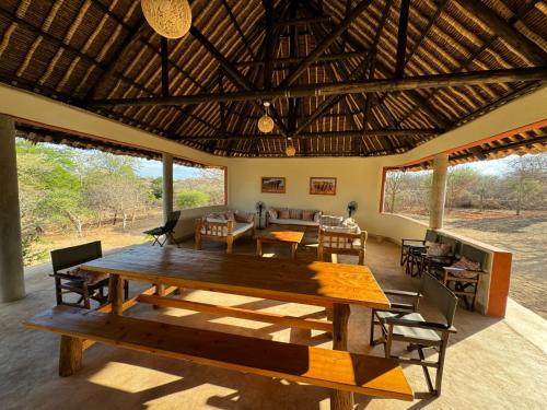 Kamungi Bandas in Tsavo