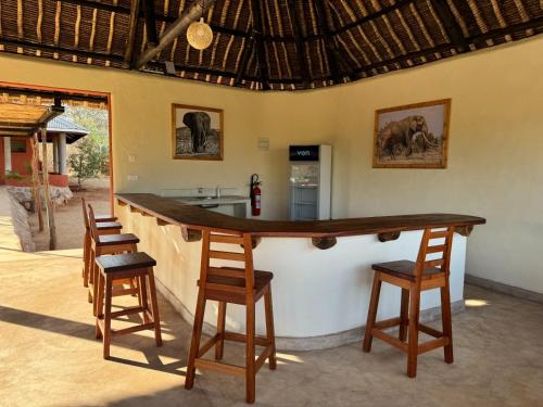 Kamungi Bandas in Tsavo