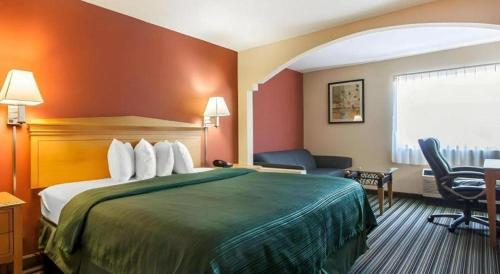Econo Lodge Inn & Suites in Centerville, USA