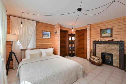 Romantic cozy house Kirzacinas pirts with sauna close to seaside in Skulte